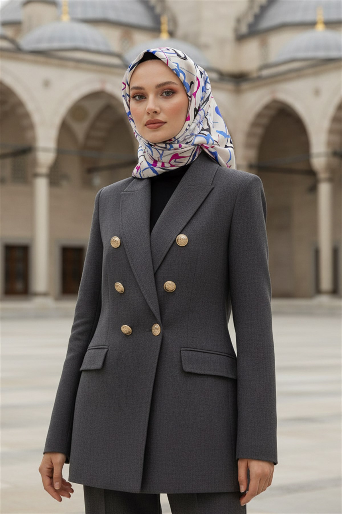 %100 Twill İpek Soyut Geometrik Desenli Fuşya - Saks Renkli 90x90 Eşarp Dikim Şekli : El Dikişi