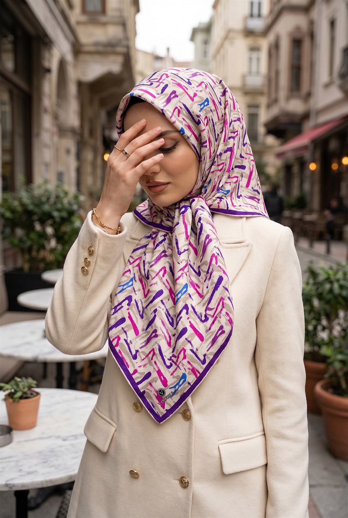 %100 Twill İpek Geometrik Desenli Mor - Fuşya Renkli 90x90 Eşarp Dikim Şekli : El Dikişi
