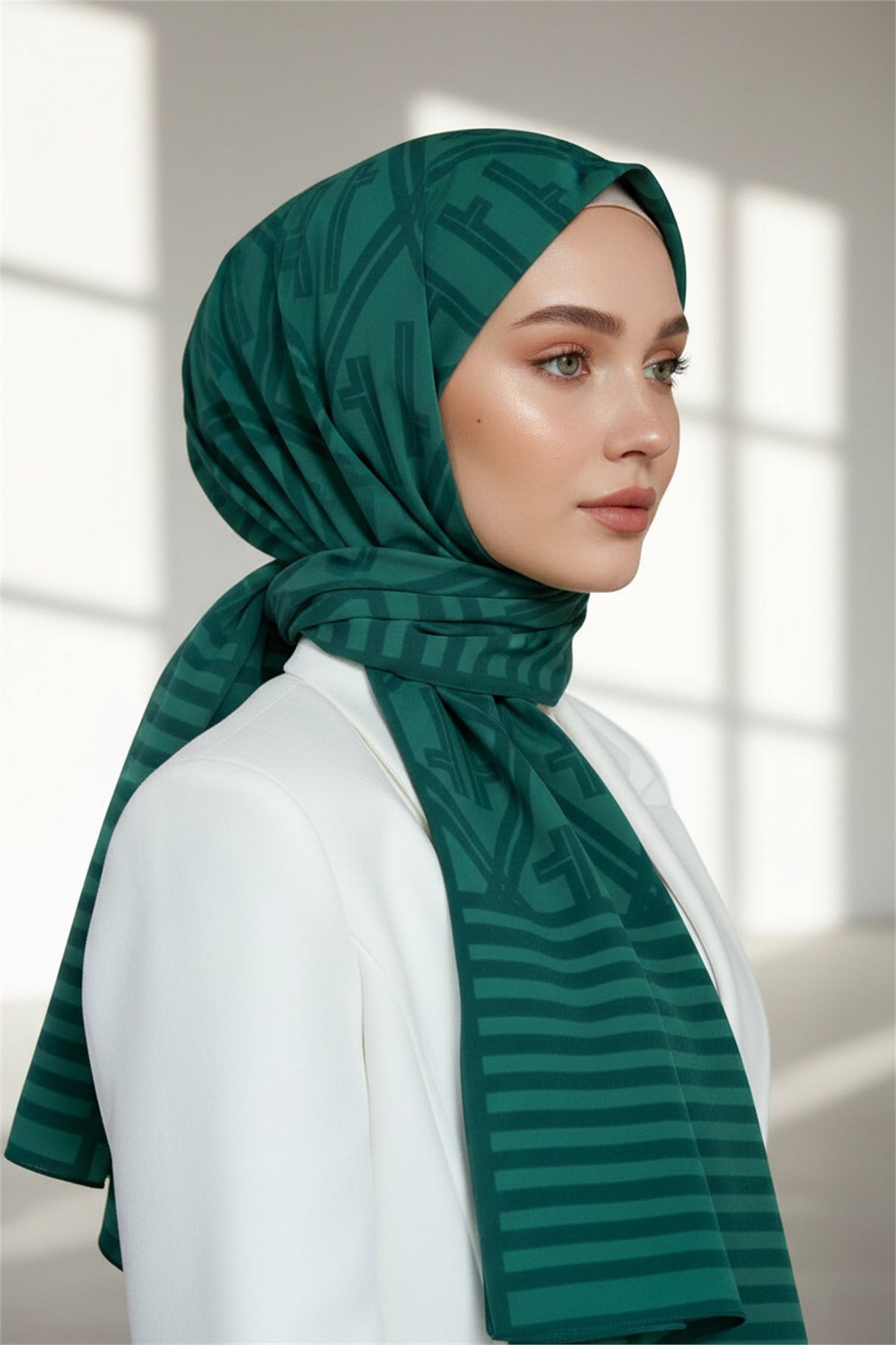 KREP MONOGRAM DESENLİ PETROL YEŞİLİ RENKLİ 75X195 KIRIŞMAZ ŞAL