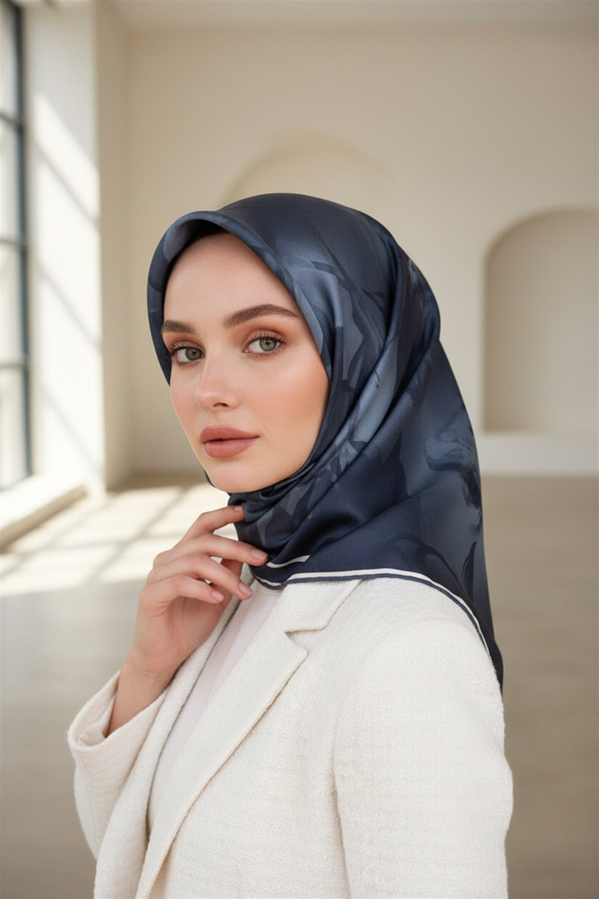 100% Twill İpek Çiçek Desenli Bebe Mavisi Renkli 90x90 Dikim Şekli : El Dikişi Eşarp
