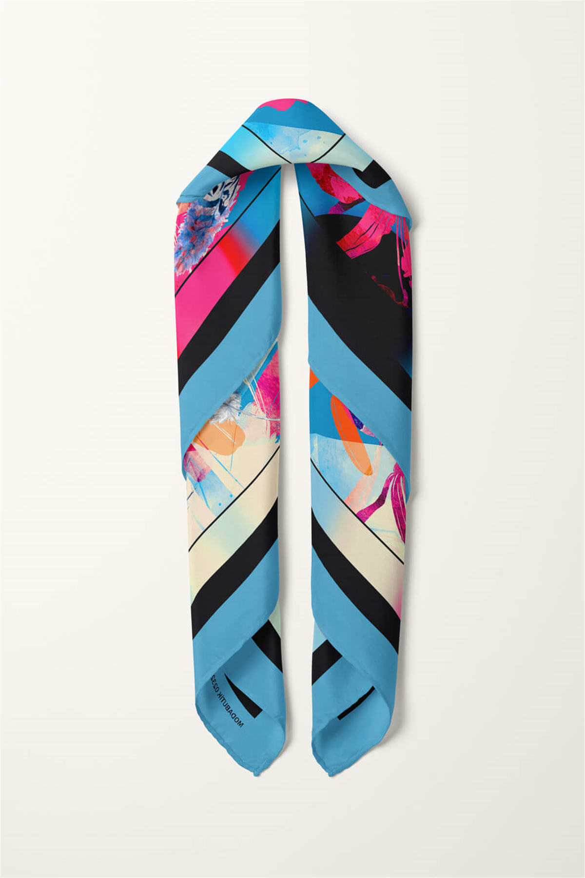 B99 Kadın Garden Desenli Bandana 50x50 Siyah Mavi DG0232-22