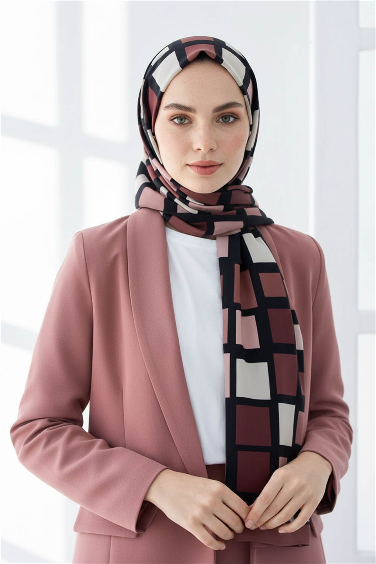 KREP KARE DESENLİ GÜL KURUSU RENKLİ 75X195 KIRIŞMAZ ŞAL