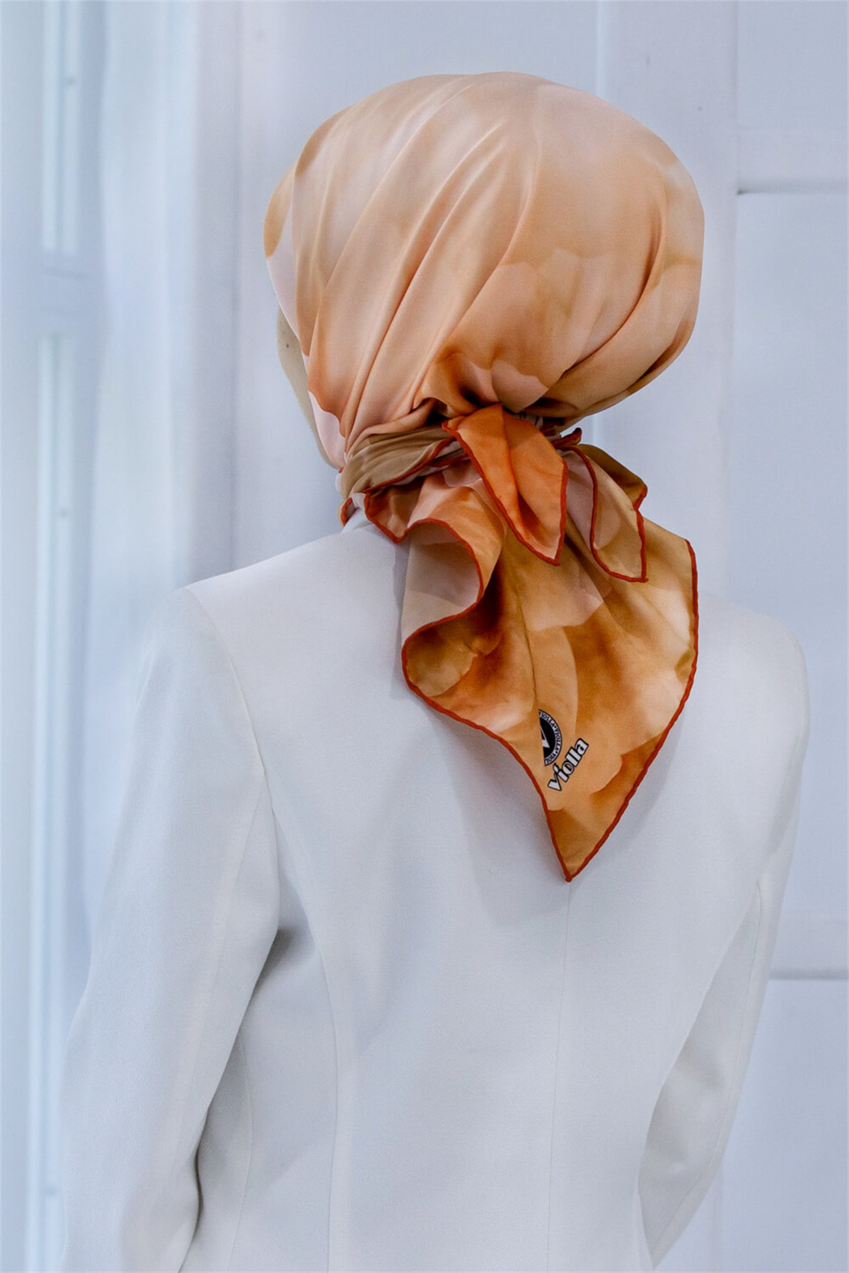 Rayon Büyük Çiçek Desenli Turuncu Renkli 90x90 Eşarp (İpek İçermez) Kenar Dikiş Şekli El Dikişli