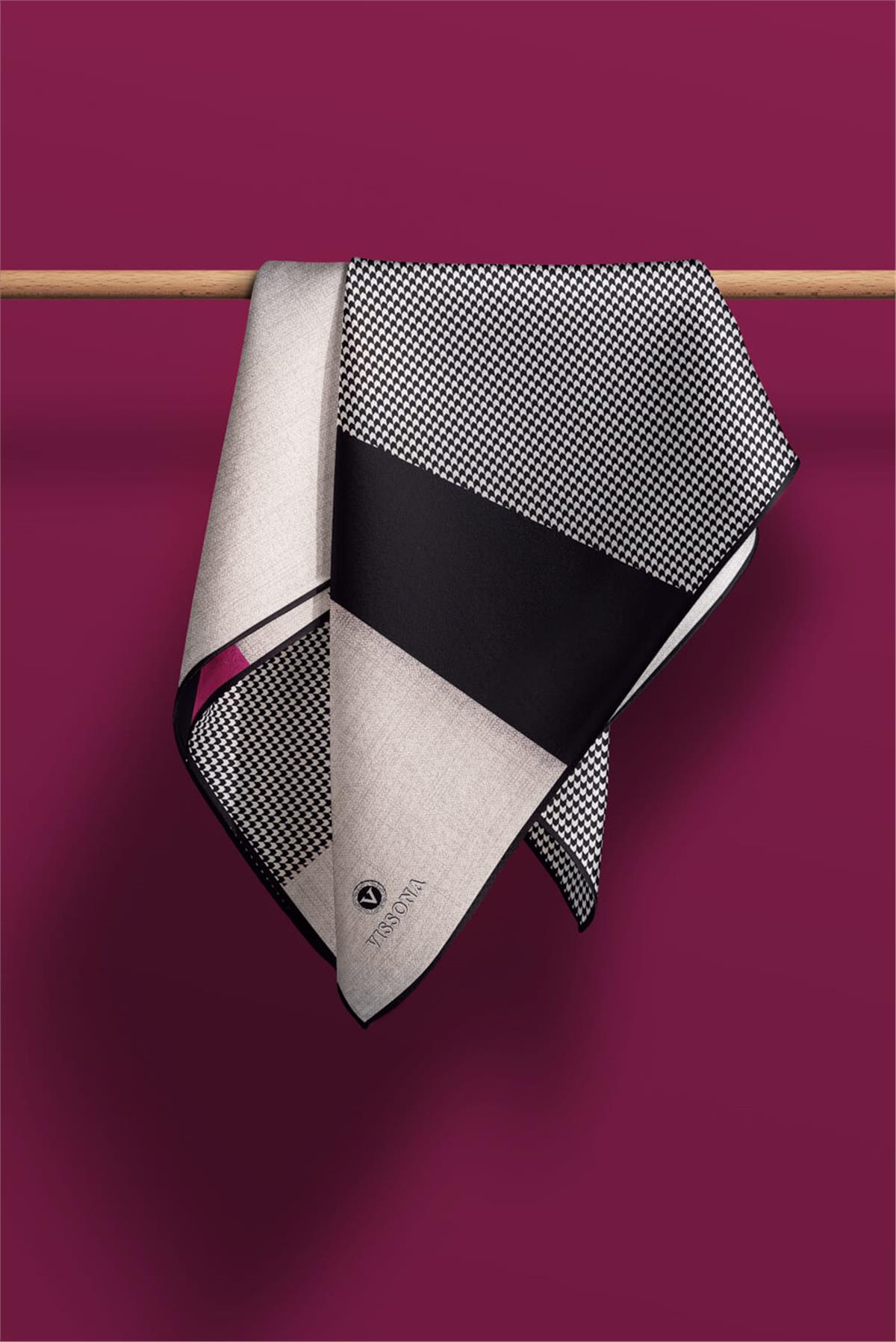 %100 Twill İpek Kazayaklı Ve Geometrik Desenli Mürdüm - Krem Renkli 90x90 Eşarp Dikim Şekli : El Dikişi