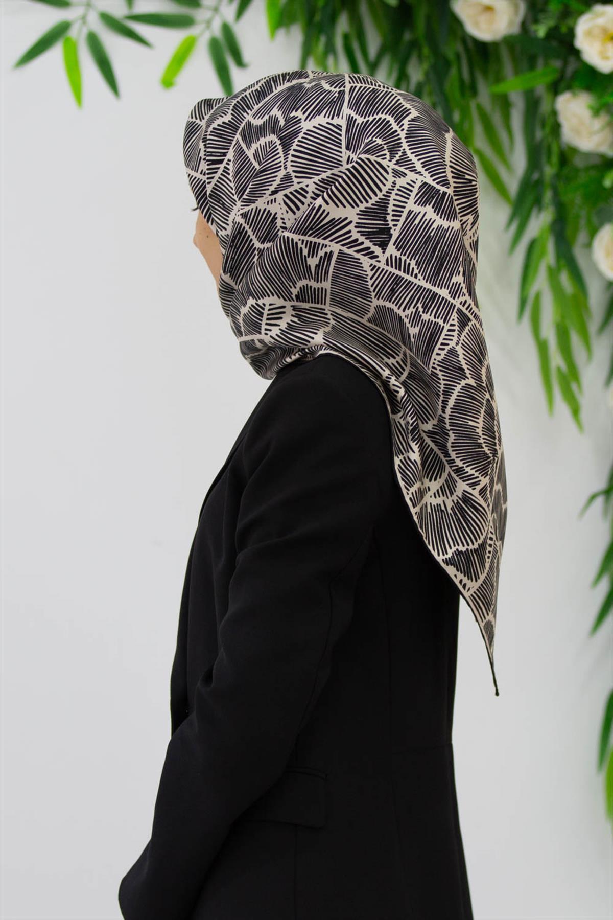%100 Twill İpek Geometrik Desenli Siyah - Krem Renkli 90x90 Eşarp Dikim Şekli : El Dikişi
