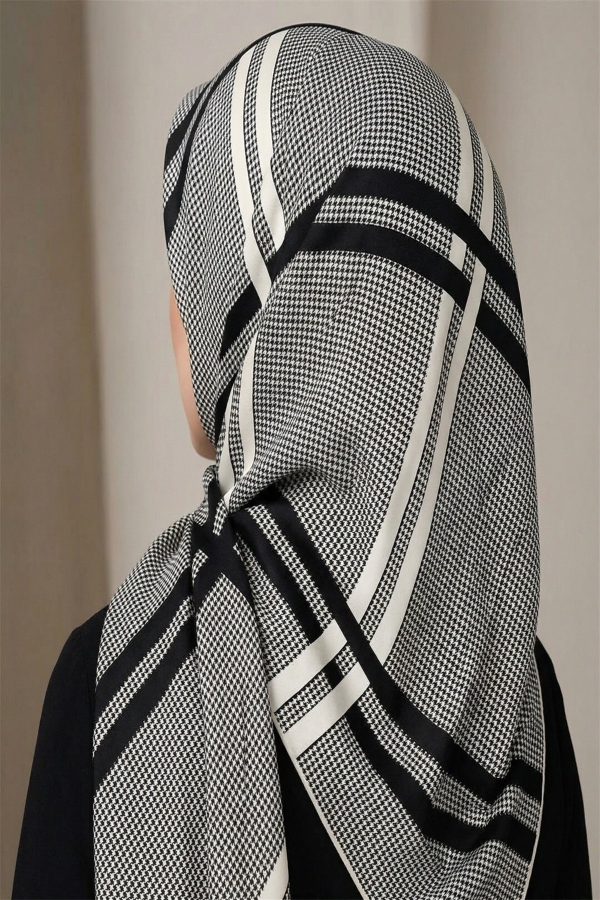 Twill Çizgili Pötikareli Çizgili Desenli Krem Renkli 90x90 Eşarp (İpek İçermez)