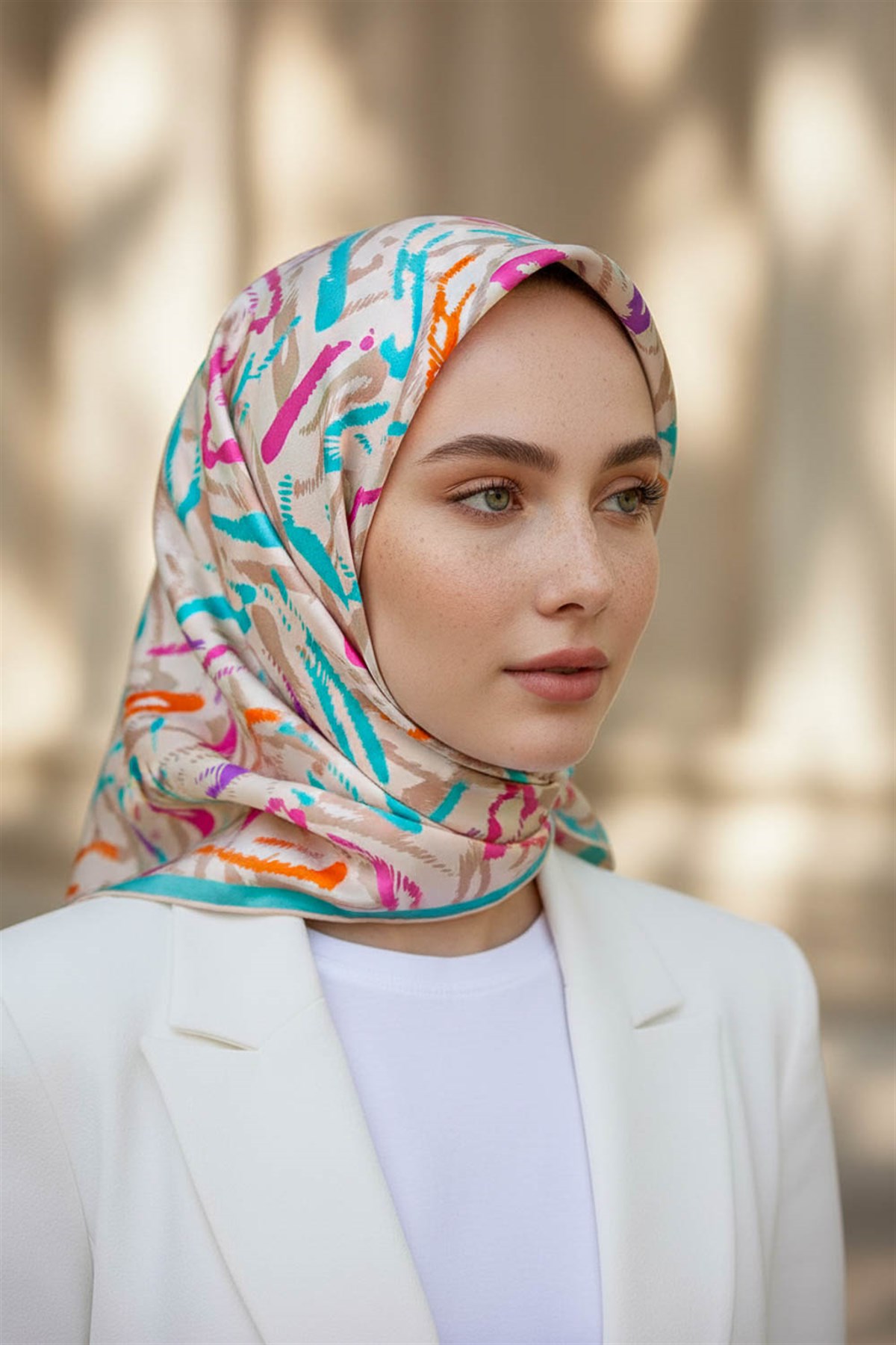 %100 Twill İpek Geometrik Desenli Turkuaz - Pembe Renkli 90x90 Eşarp Dikim Şekli : El Dikişi