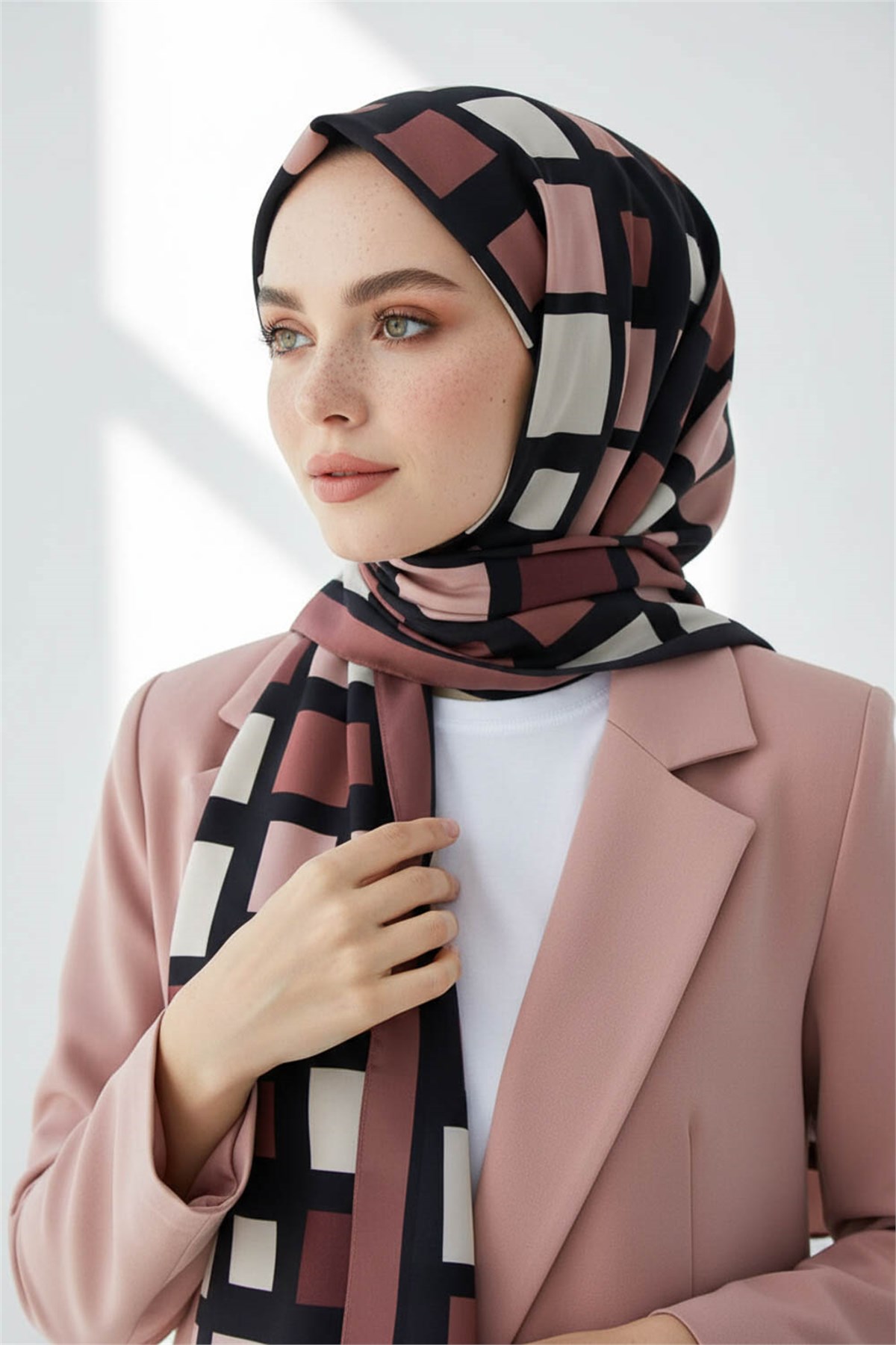 KREP KARE DESENLİ GÜL KURUSU RENKLİ 75X195 KIRIŞMAZ ŞAL