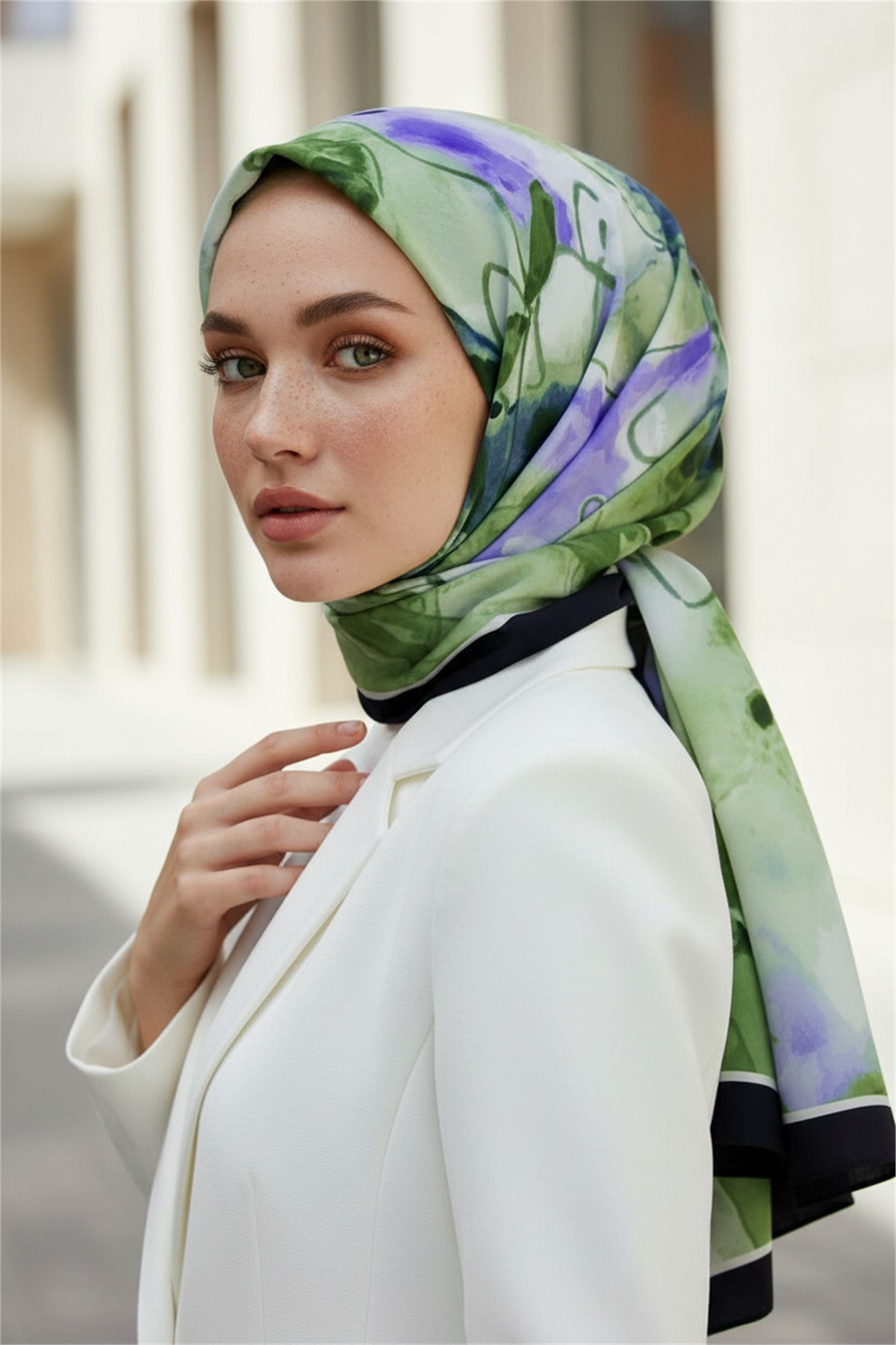 KREP SULU BOYA YAPRAK DESENLİ ZÜMRÜT YEŞİLİ RENKLİ 75X195 KIRIŞMAZ ŞAL
