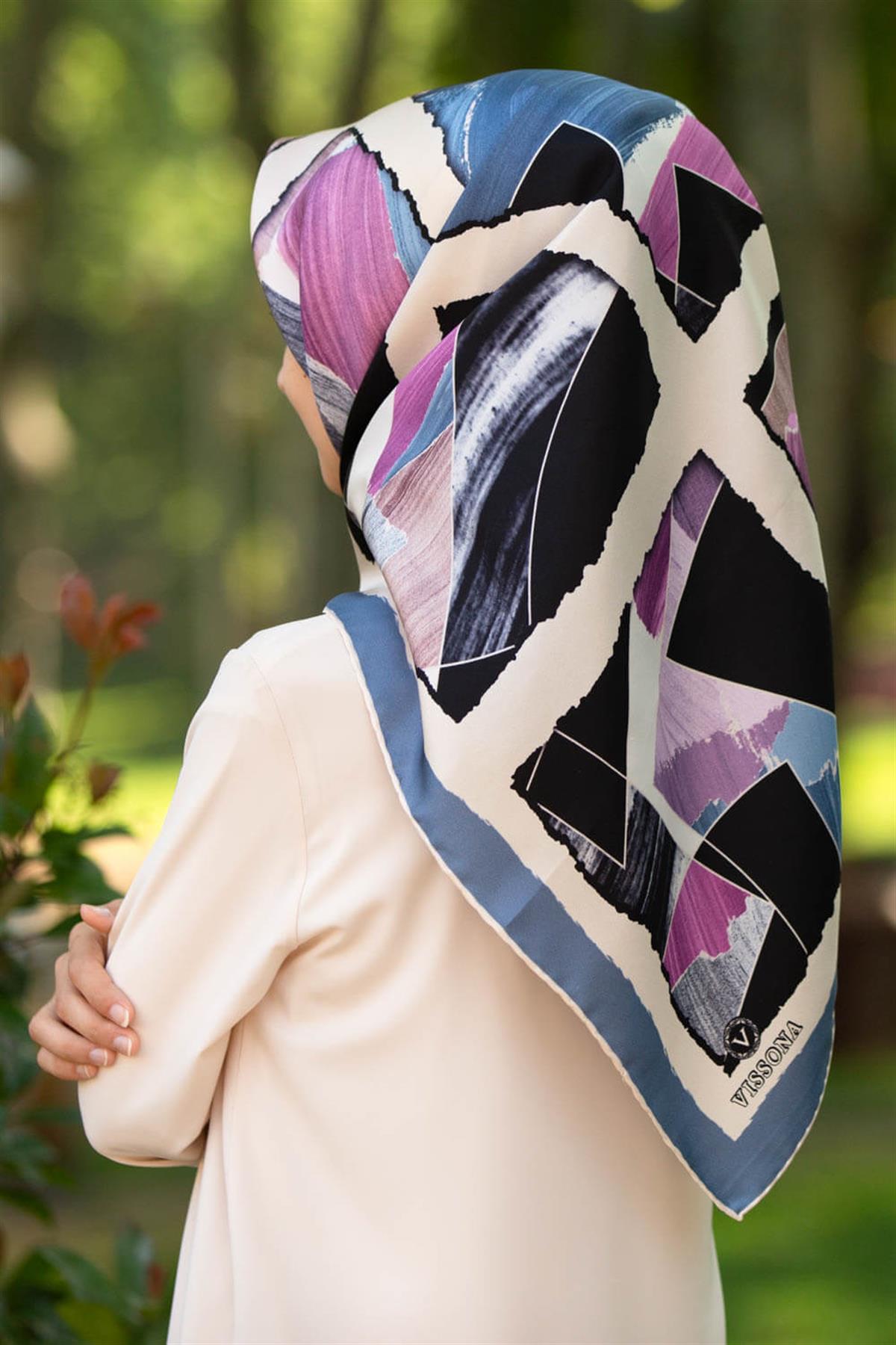%100 Twill İpek Geometrik Desenli Bebe Mavisi - Pembe Renkli 90x90 Eşarp Dikim Şekli : El Dikişi