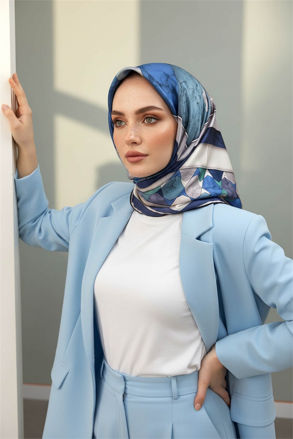 Rayon Geometrik Mermer Desenli Bebe Mavisi Renkli 90x90 Eşarp (İpek İçermez) Kenar Dikiş Şekli El Dikişli