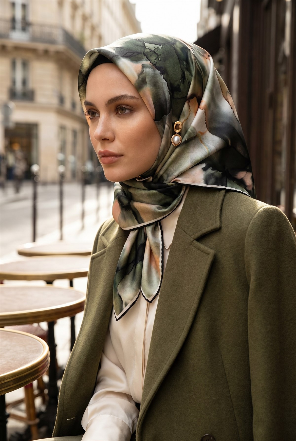 %100 Twill İpek Batik Çiçek Desenli Haki Yeşili - Vizon Renkli 90x90 Eşarp Kenar Dikiş Şekli El Dikişli