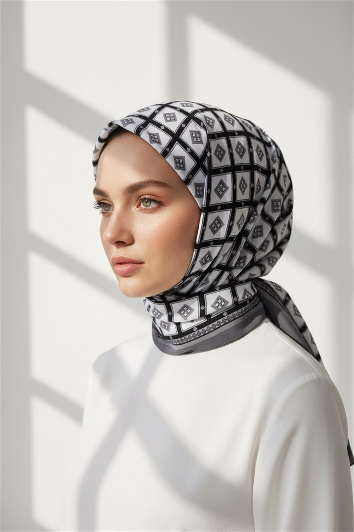 KREP KARE DESENLİ GRİ RENKLİ 75X195 KIRIŞMAZ ŞAL