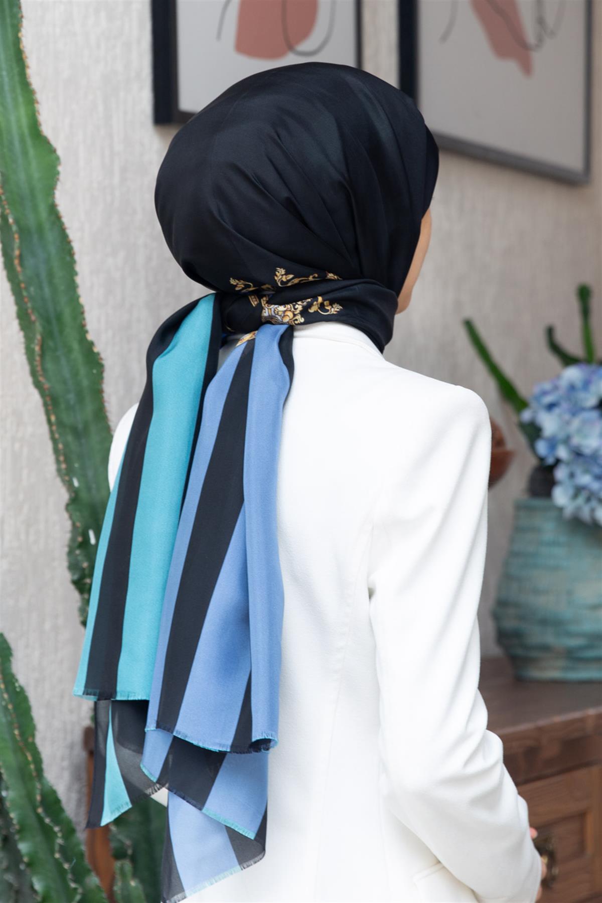 %100 İpek Şerit Ve Varak Desenli Bebe Mavisi - Siyah Renkli 92x210 Şal