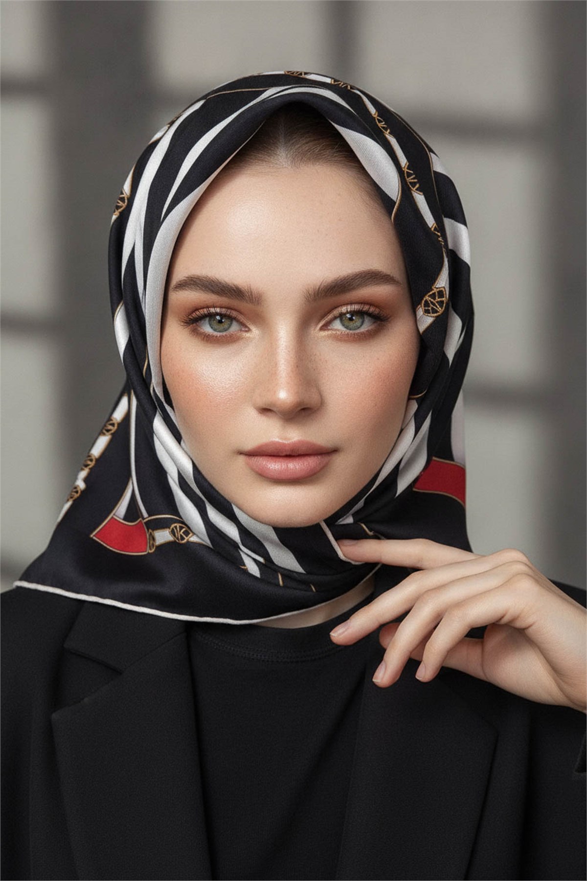 %100 Twill İpek Zebra Desenli Siyah - Kırmızı Renkli 90x90 Eşarp Kenar Dikiş Şekli El Dikişli