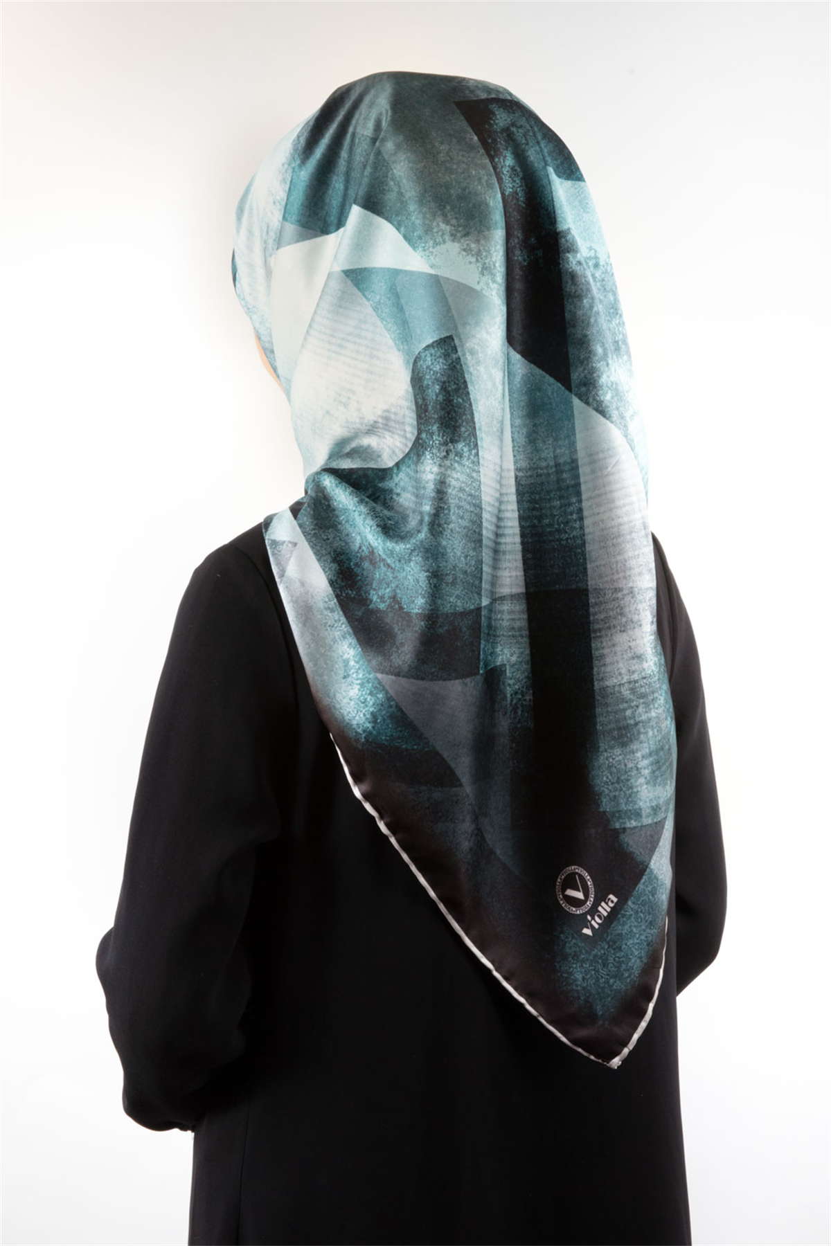 Twill Batik Desenli Petrol Yeşili Renkli 90x90 Eşarp (İpek İçermez) Dikim Şekli : El Dikişi