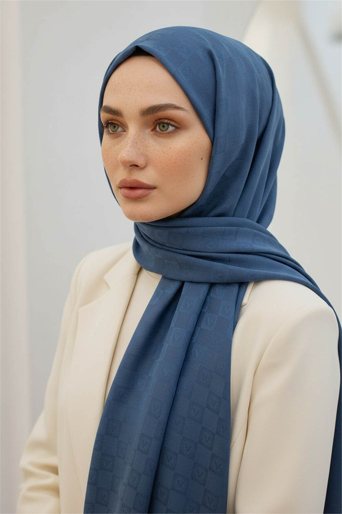 Vissona %57 İPEK %43 PAMUK Monogram Desenli Bebe Mavisi Renkli Şal -  70x190 Dikiş Tipi İtalyan Dikişli
