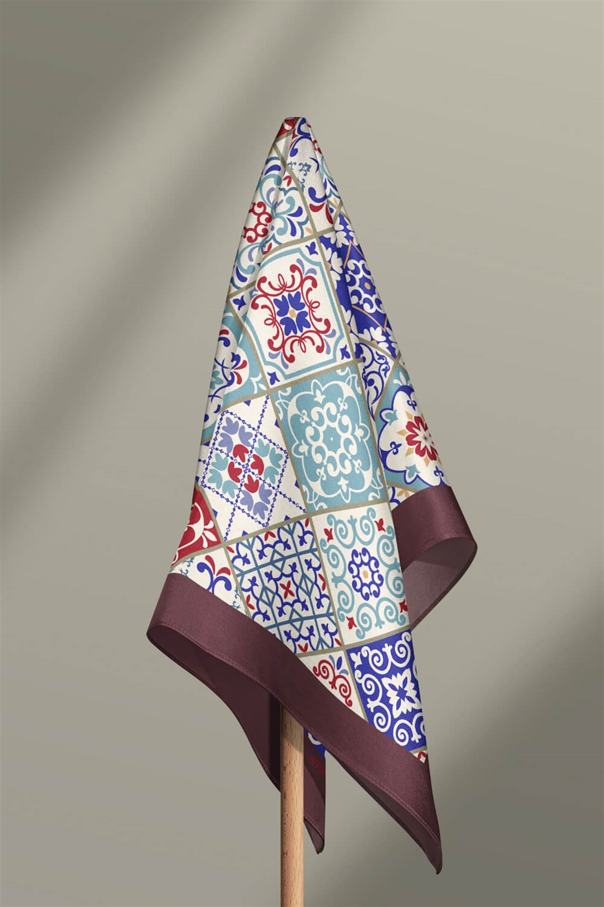 Violla C49 Kadın Mavi Mini Çini Desenli 50x50 Bandana HYL DG0703-22