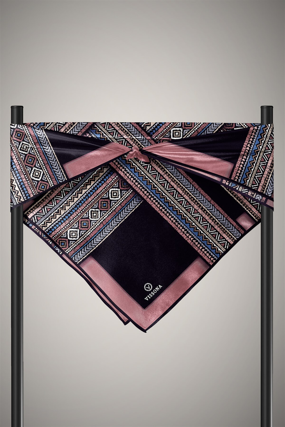 %100 Twill İpek Etnik Desenli Gül Kurusu - Siyah Renkli 90x90 Eşarp Dikim Şekli : El Dikişi