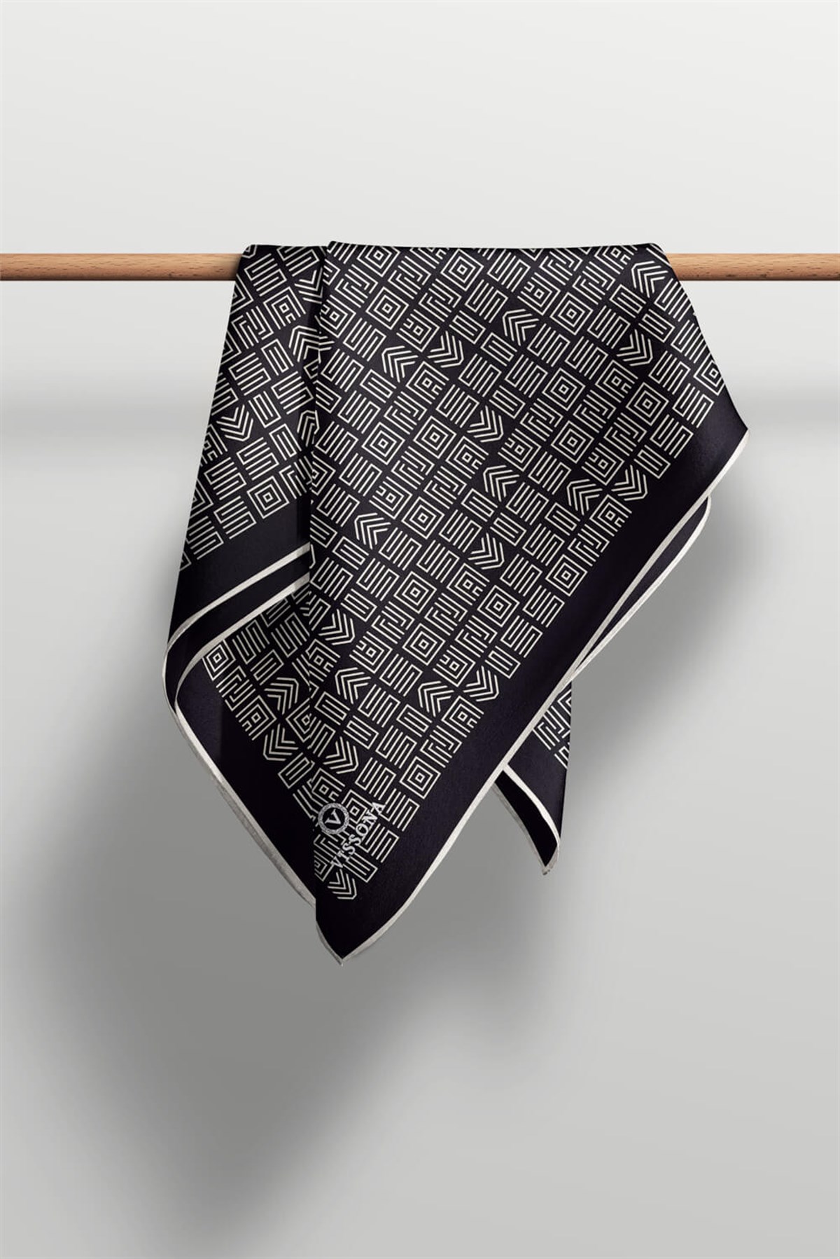 100% Twill İpek Etnik Motif Desenli Siyah - Krem Renkli 90x90 Dikim Şekli : El Dikişi Eşarp