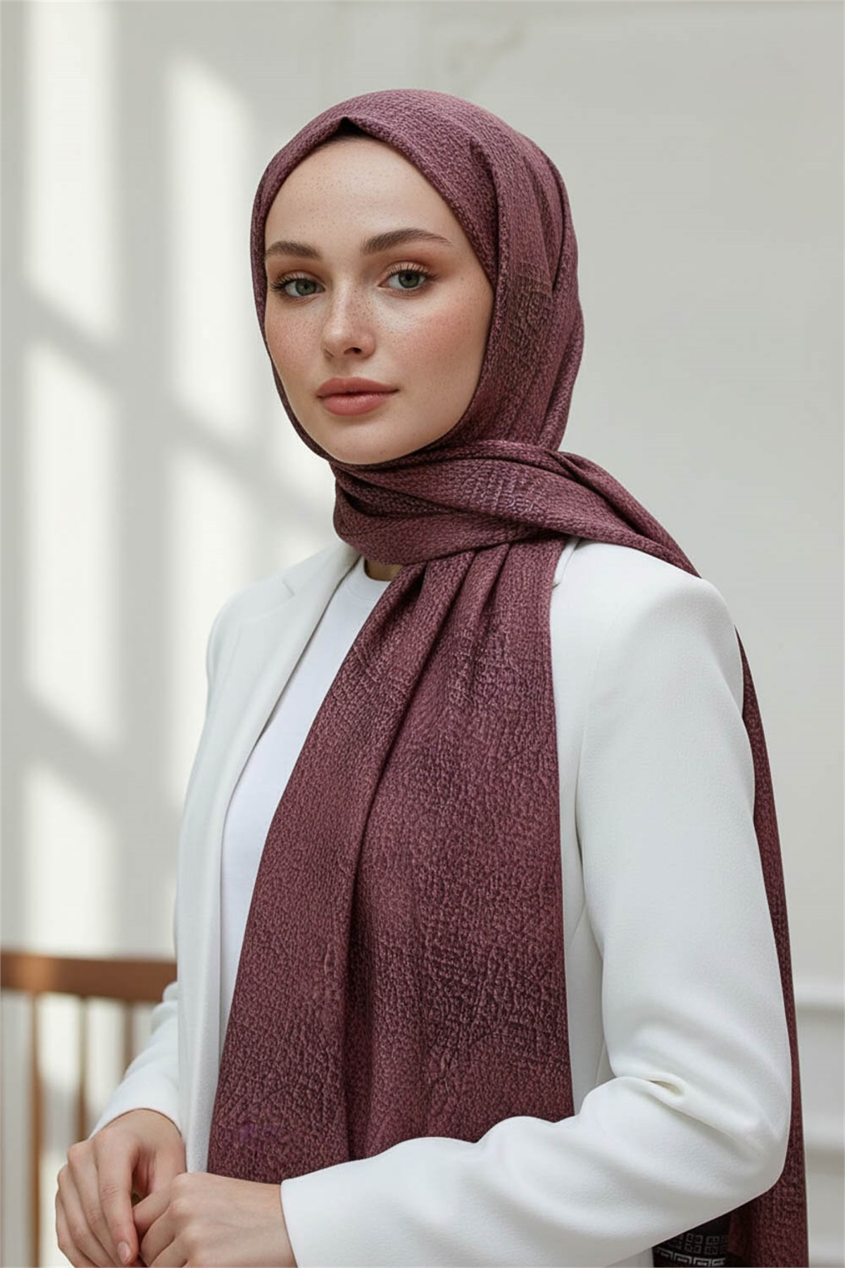 KREP DESENLİ GÜL KURUSU RENKLİ 75X195 KIRIŞMAZ ŞAL