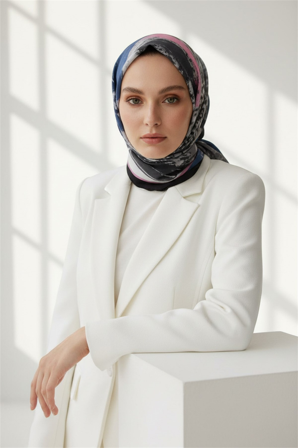KREP LEOPAR DESENLİ GRİ - PUDRA RENKLİ 75X195 KIRIŞMAZ ŞAL