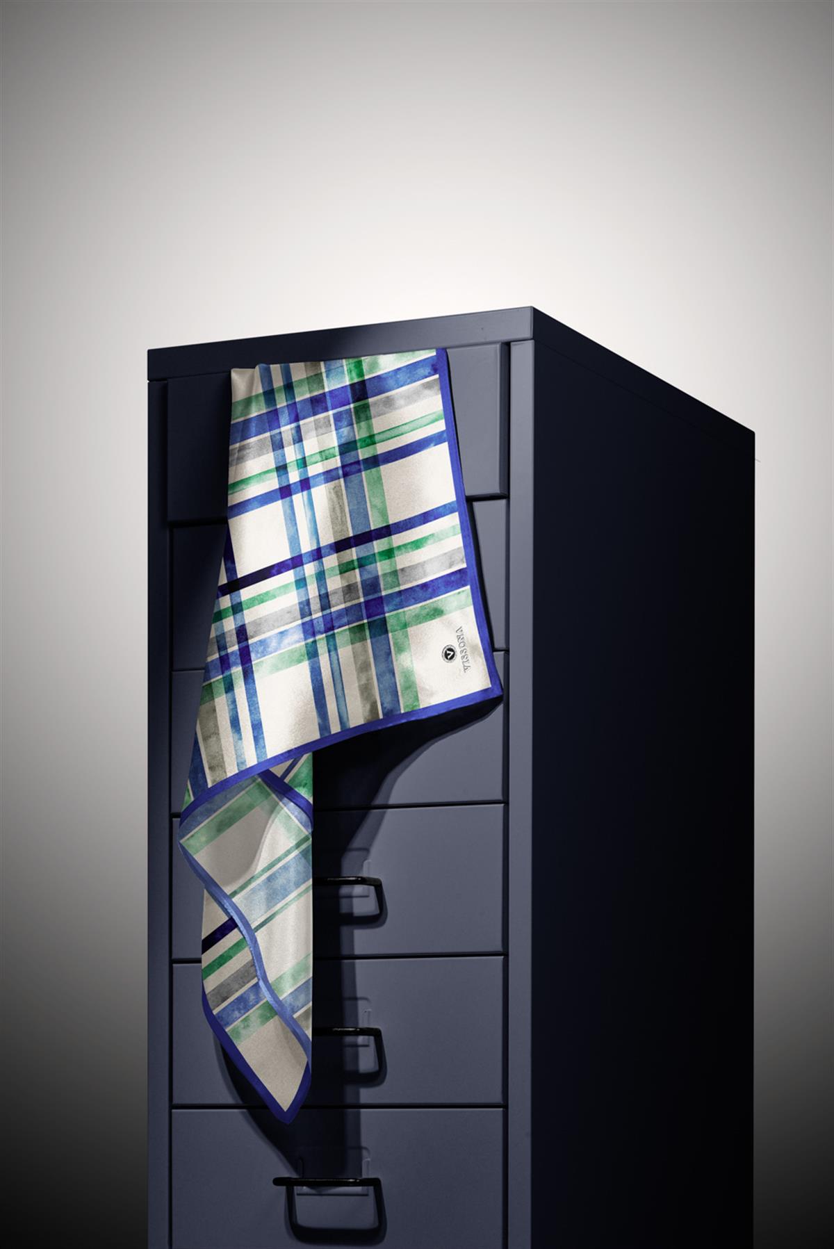 %100 Twill İpek Ekose Desenli Saks - Zümrüt Yeşili Renkli 90x90 Eşarp Kenar Dikiş Şekli El Dikişli