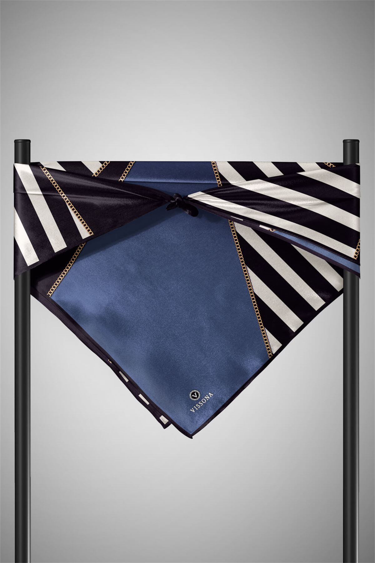 %100 Twill İpek Zincirli Çizgi Desenli Siyah - İndigo Renkli 90x90 Eşarp Dikim Şekli : El Dikişi