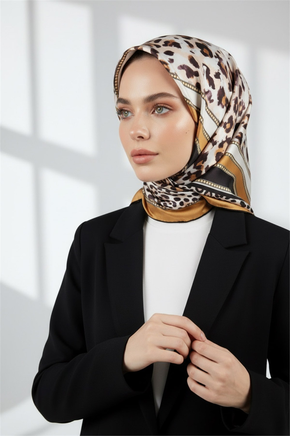 Twill Kemerli ve Leopar Desenli Hardal Renkli 90x90 Eşarp (İpek İçermez) Dikim Şekli : El Dikişi