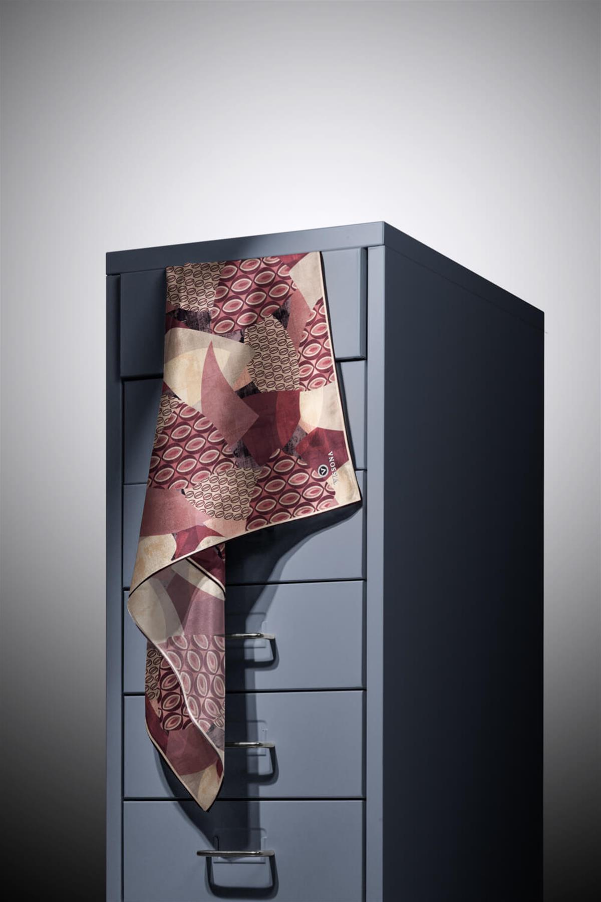 %100 Twill İpek Geometrik Desenli Gül Kurusu - Vizon Renkli 90x90 Eşarp Eşarp Kenar Dikiş Şekli El Dikişli