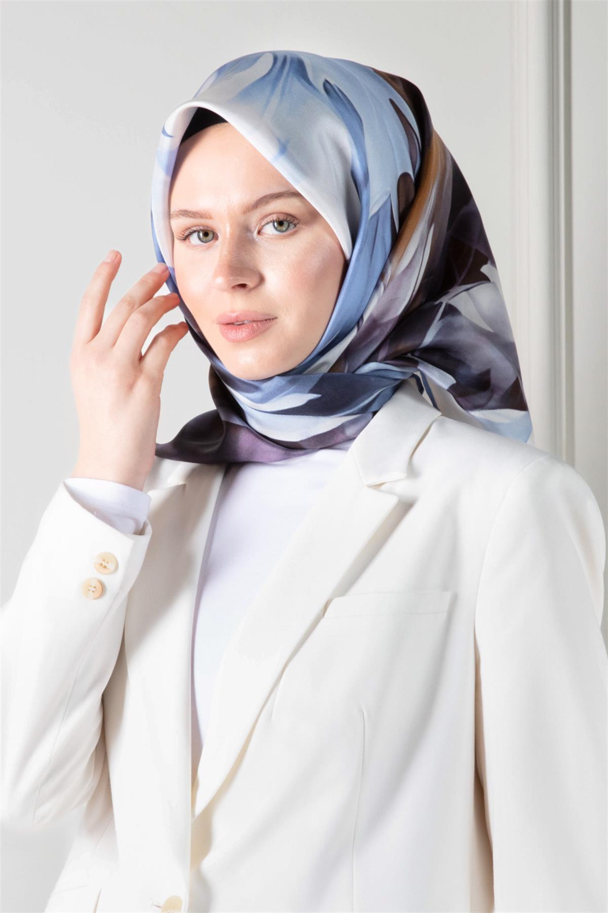 %100 Twill İpek Yaprak Desenli İndigo - Hardal Renkli 90x90 Eşarp Dikim Şekli : El Dikişi