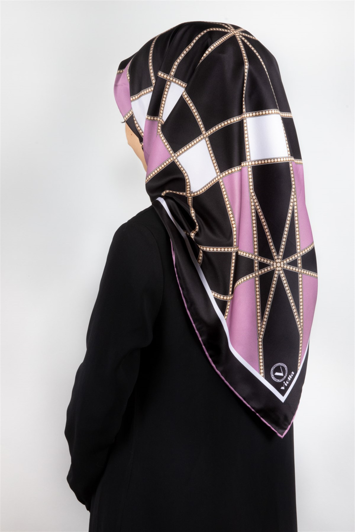 Twill Gold Detaylı Geometrik Çiçekli Desenli Lila Renkli 90x90 Eşarp (İpek İçermez) Kenar Dikiş Şekli El Dikişli