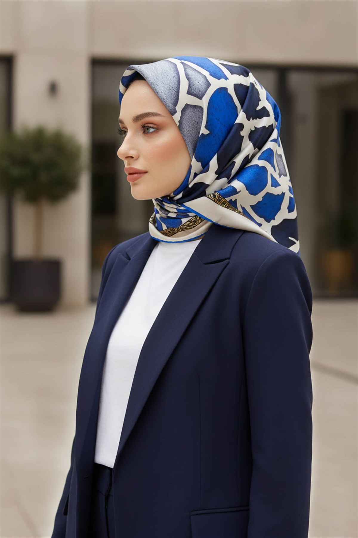 %100 Twill İpek Zürafa Desenli Saks - Lacivert Renkli 90x90 Eşarp Dikim Şekli : El Dikişi