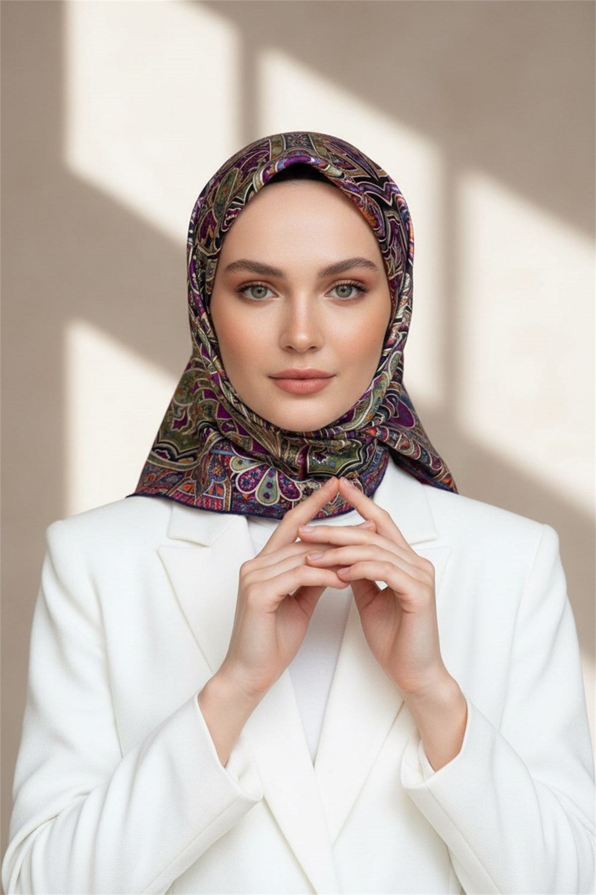 100% Twill İpek Etnik Desenli Lacivert - Haki Renkli 90x90 Dikim Şekli : El Dikişi Eşarp