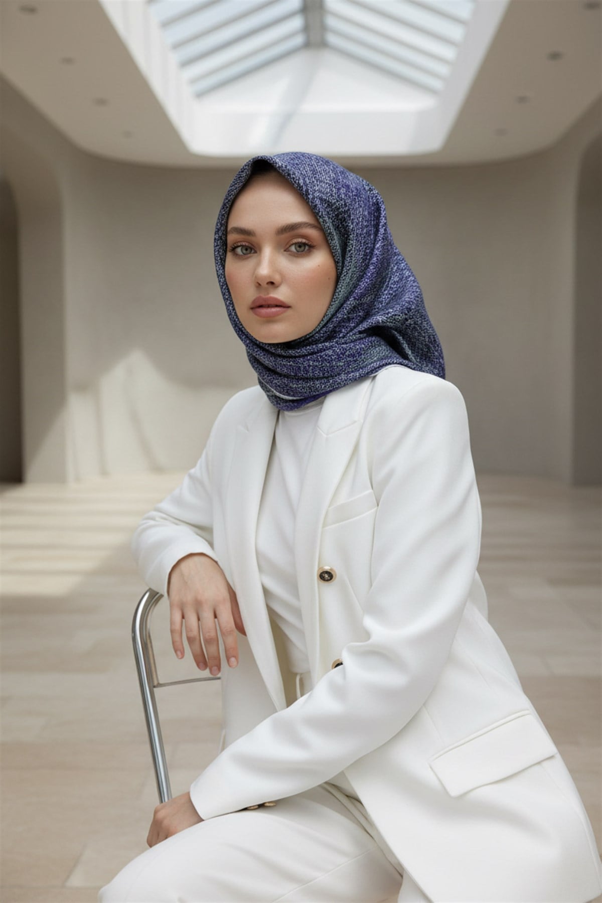 %100 Twill İpek Dokulu Desen Mor - Turkuaz Renkli 90x90 Eşarp Kenar Dikiş Şekli El Dikişli