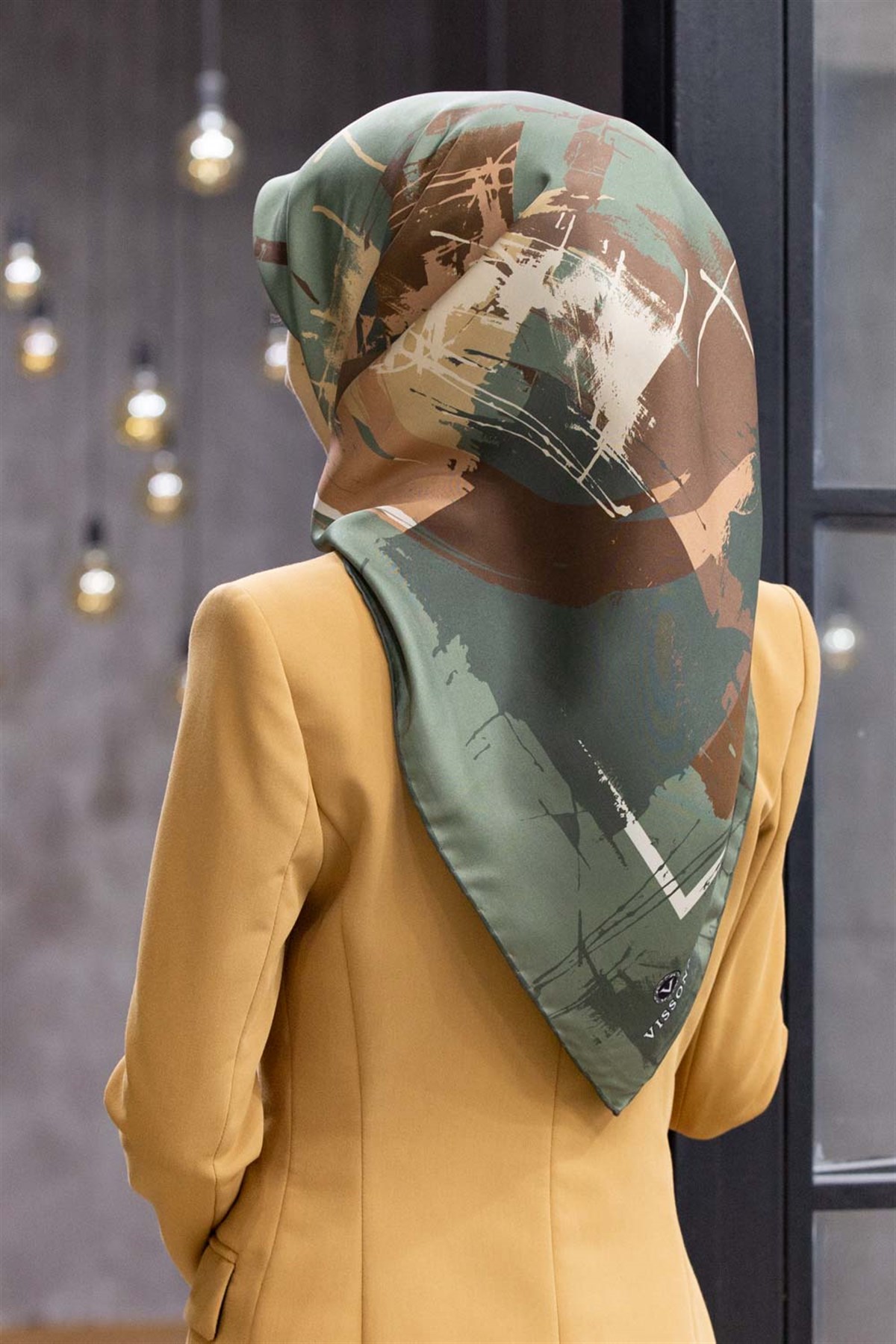%100 Twill İpek Geometrik Desenli Çağla - Bakır Renkli 90x90 Eşarp Dikim Şekli : El Dikişi