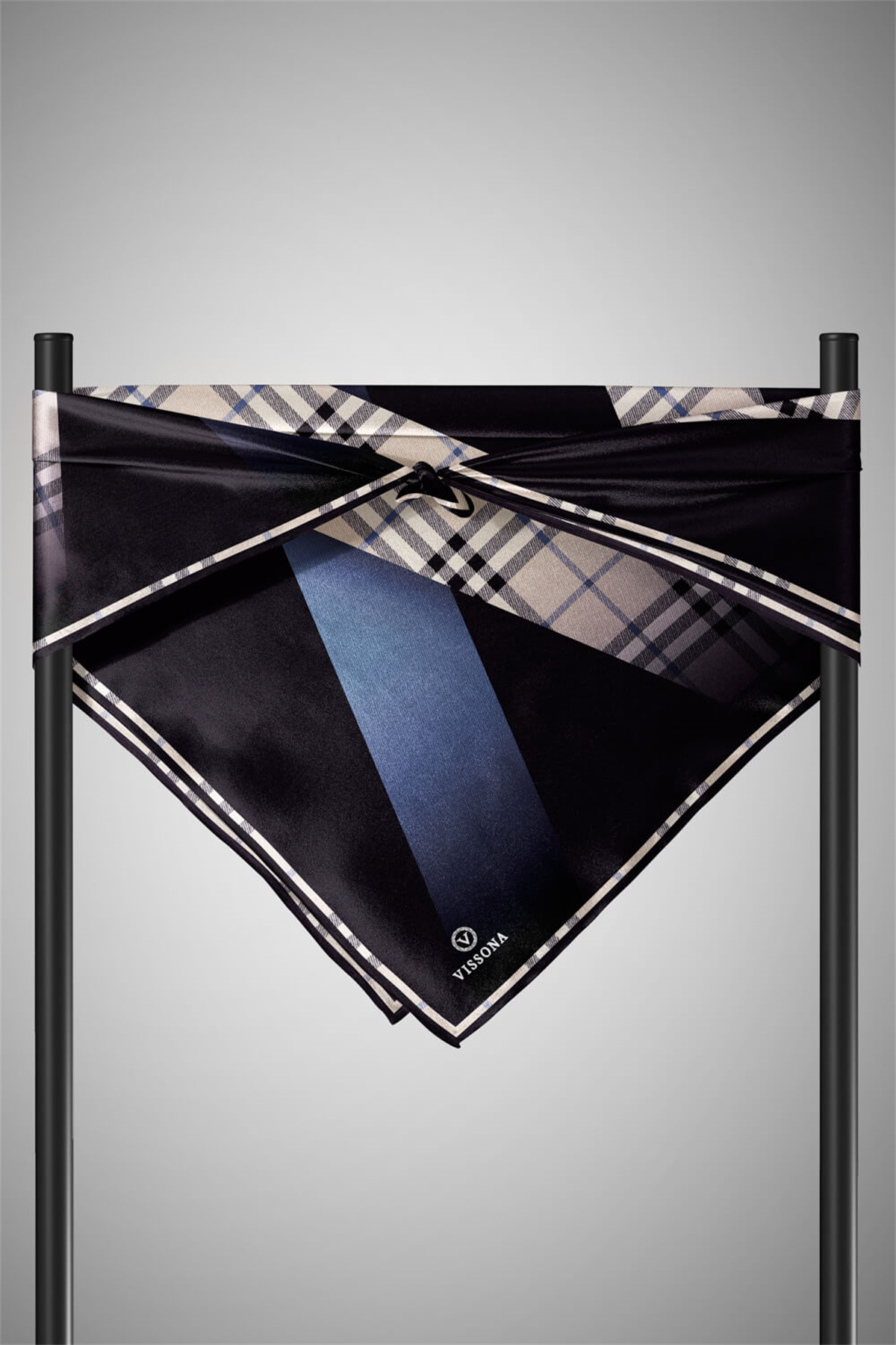 % 57 İPEK % 43 VİSKON Twill İpek Ekose Desenli İndigo - Siyah Renkli 90x90 Eşarp Dikim Şekli : El Dikişi