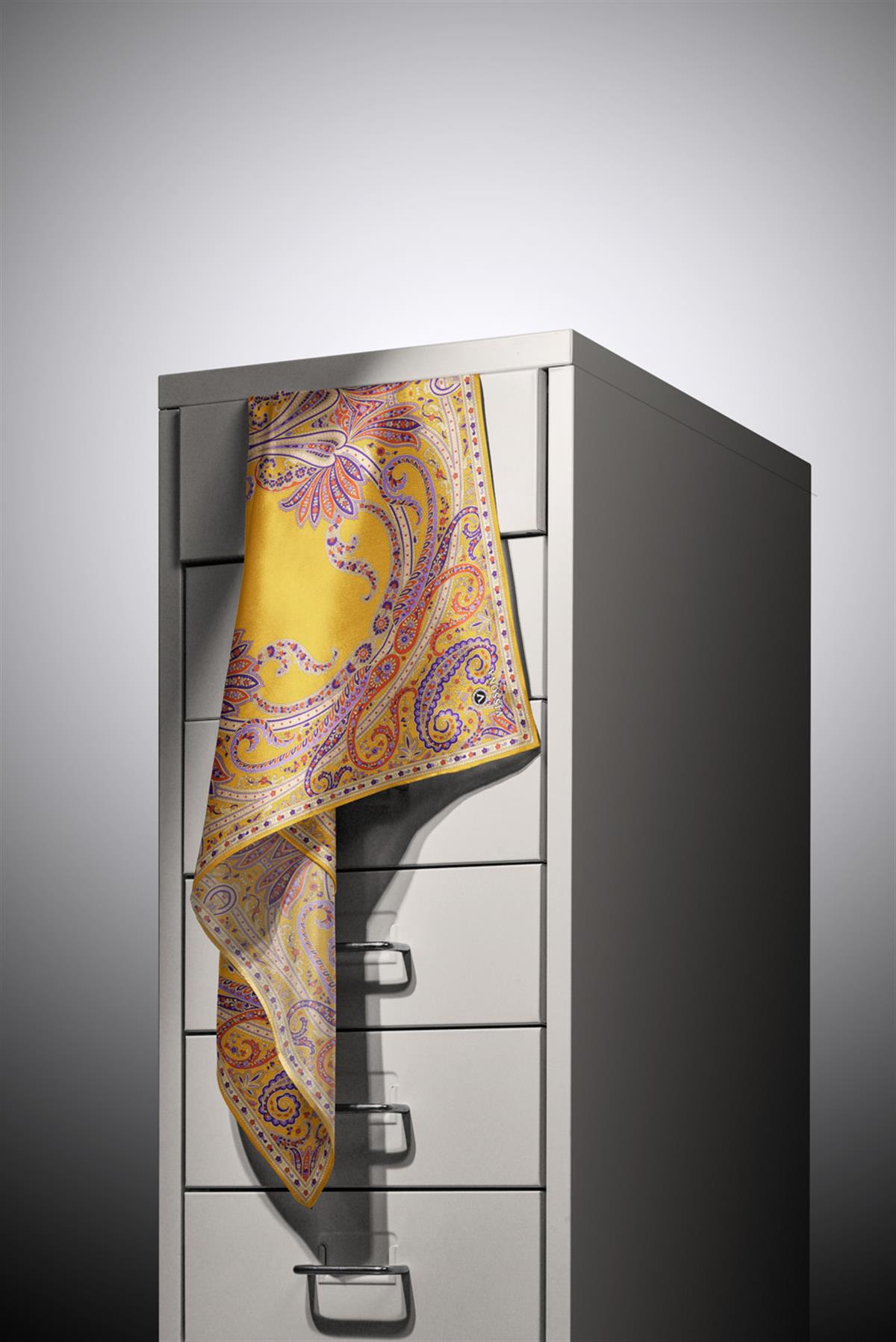 %100 Twill İpek Şal Desenli Gold Renkli 90x90 Eşarp Dikim Şekli : El Dikişi