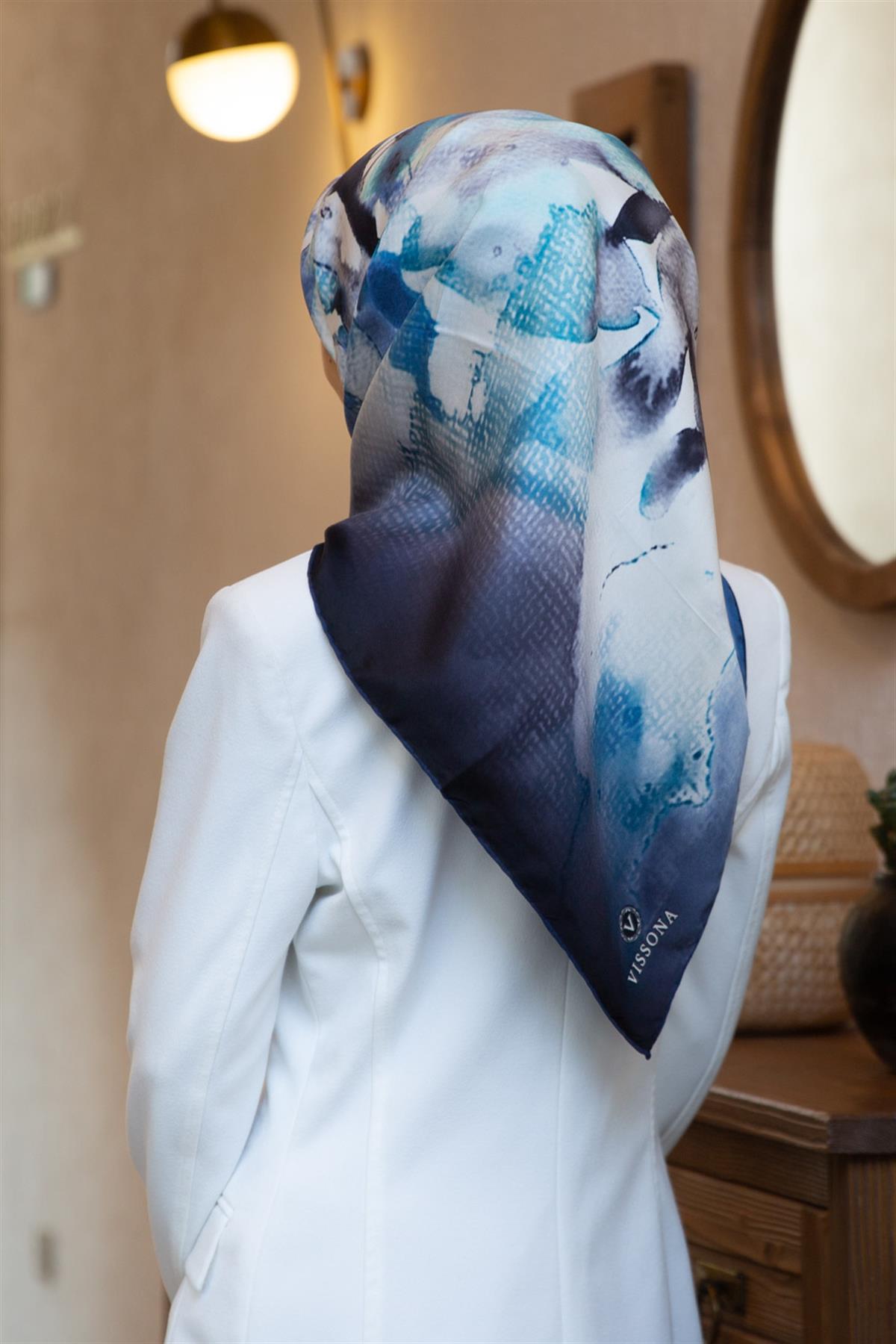 %100 Twill İpek Suluboya Çiçek Desenli Lacivert - İndigo Renkli 90x90 Eşarp Dikim Şekli : El Dikişi