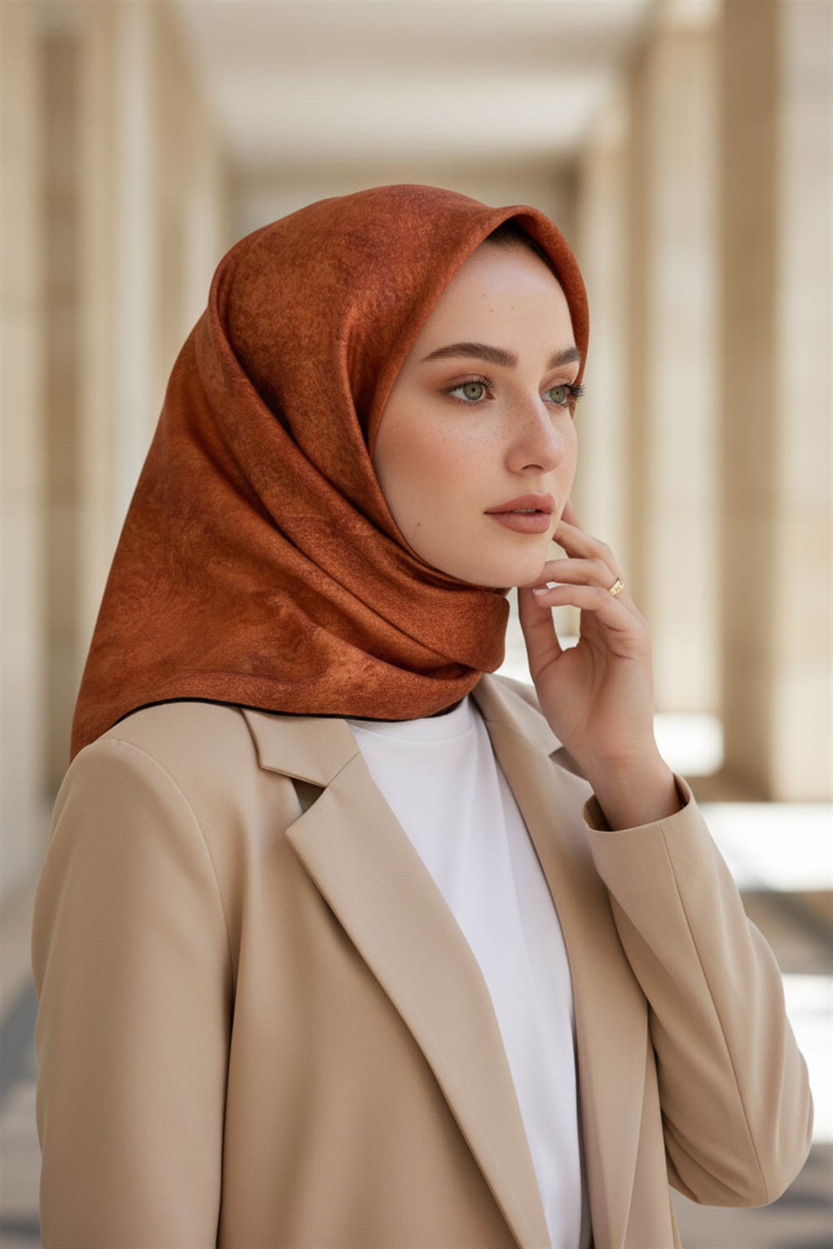 %100 Twill İpek Doku Desenli Sarı - Taba Renkli 90x90 Eşarp Dikim Şekli : El Dikişi