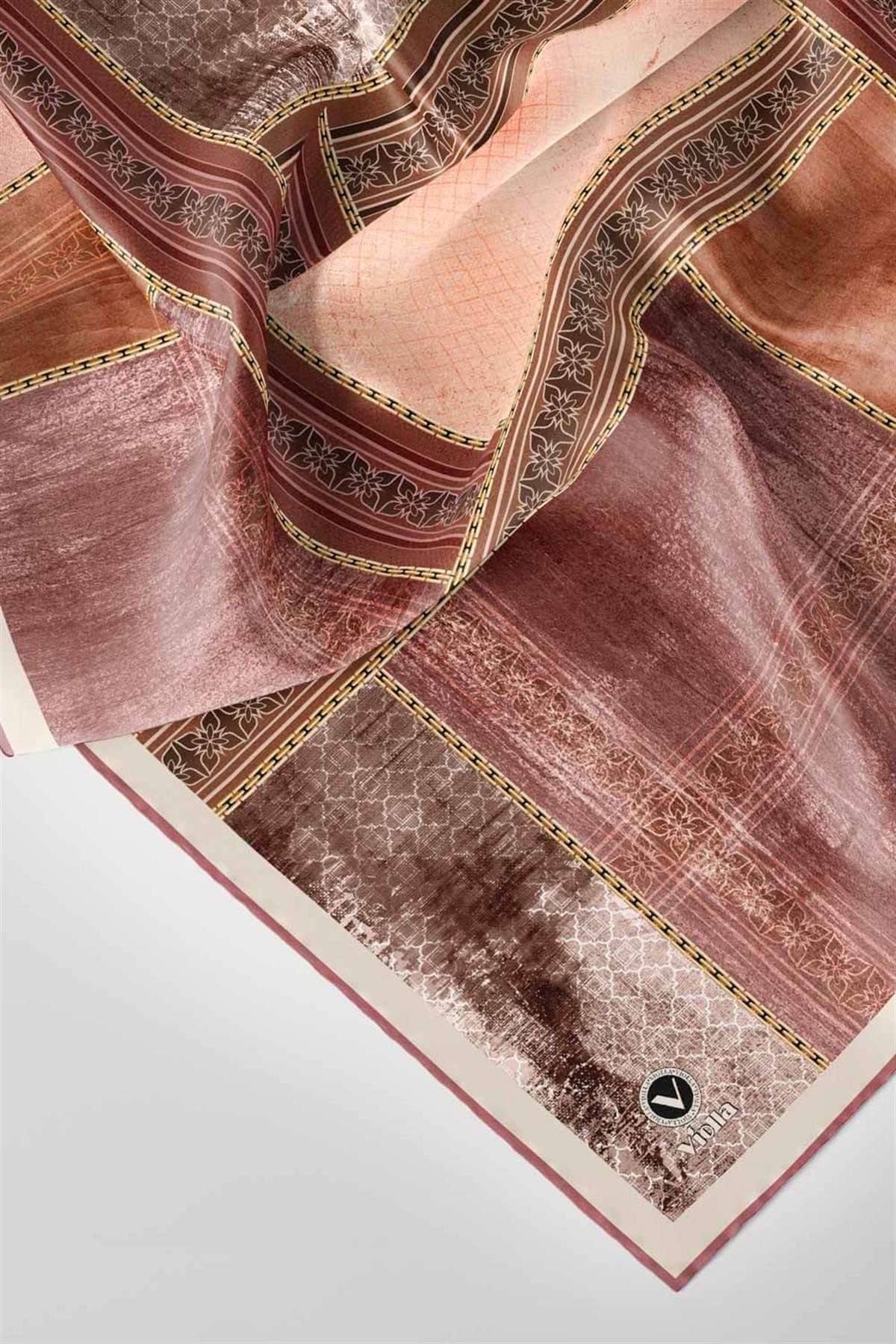 Twill Dokulu Ve Geometrik Desenli Pudra Renkli 90x90 Eşarp (İpek İçermez) Dikim Şekli : El Dikişi