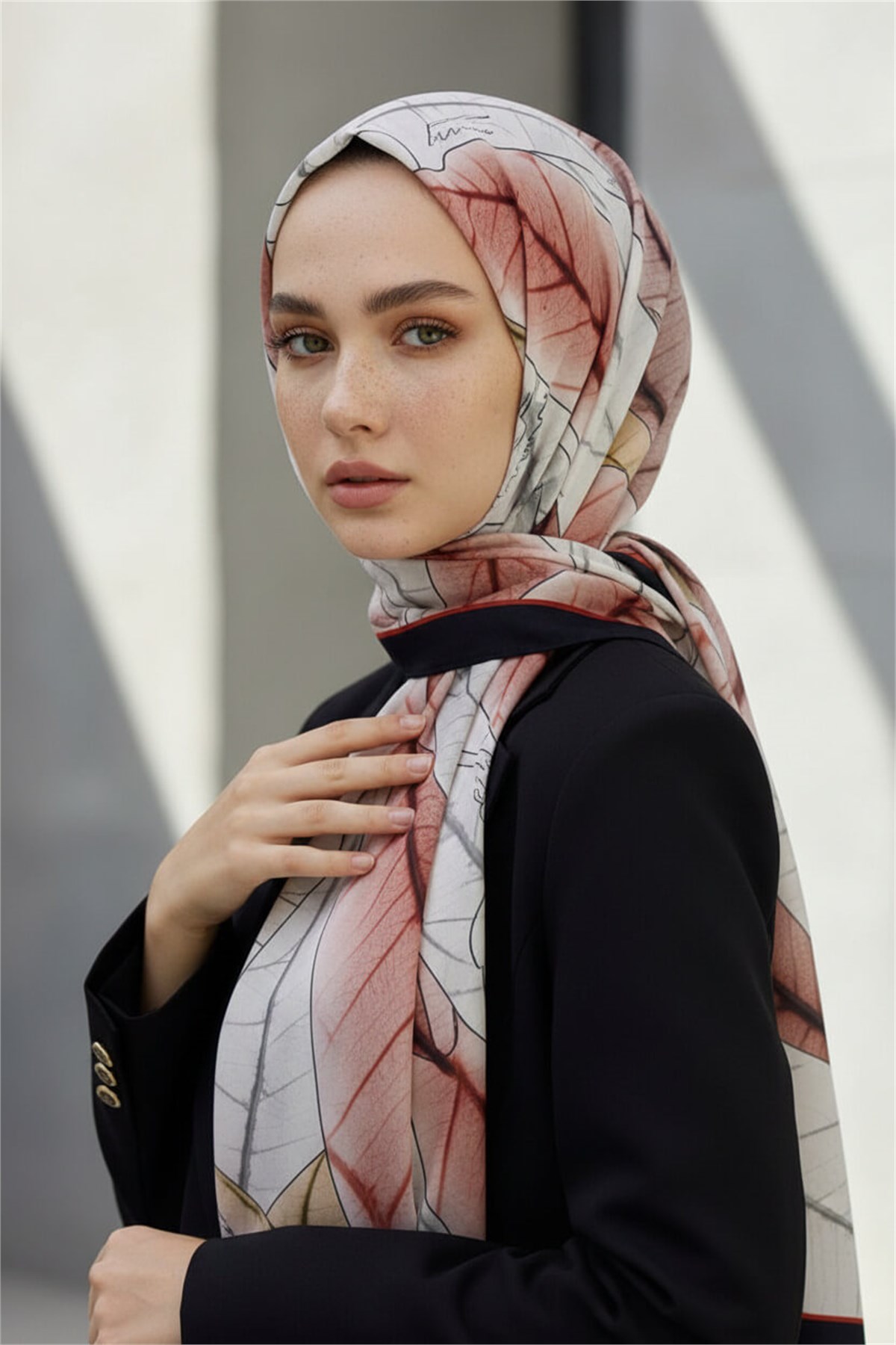 KREP YAPRAK DESENLİ KIRMIZI RENKLİ 75X195 KIRIŞMAZ ŞAL