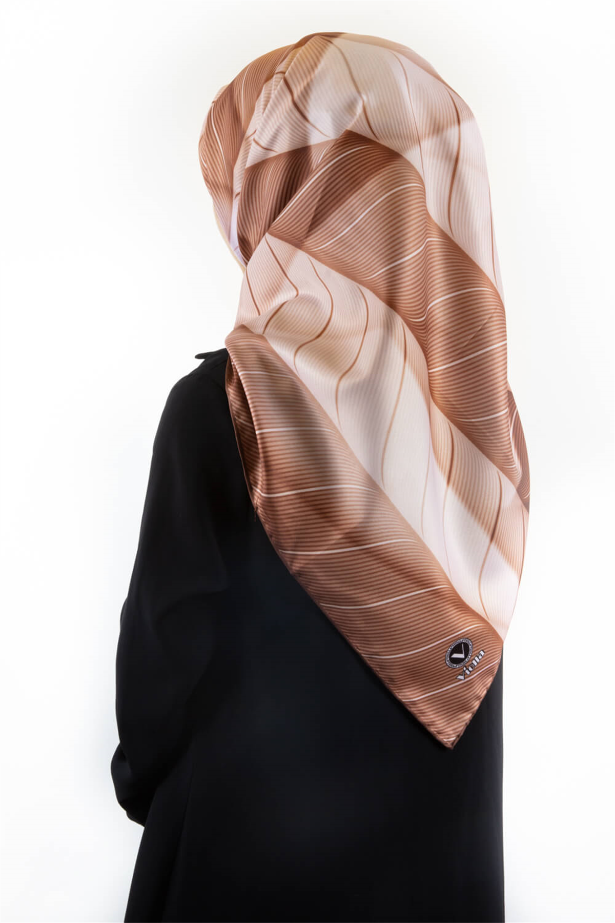 Twill Şeritli Geometrik Desenli Taba Renkli 90x90 Eşarp (İpek İçermez) Kenar Dikiş Şekli El Dikişli
