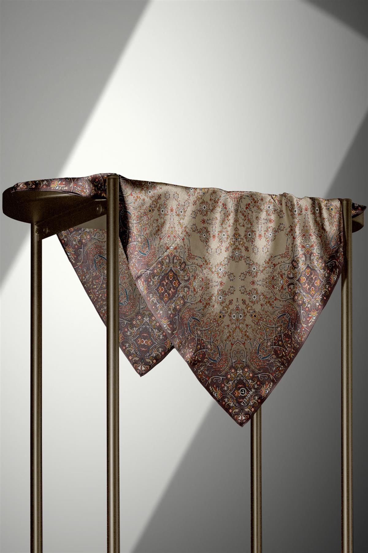 %100 Twill İpek Şal Desenli Kahverengi Renkli 90x90 Eşarp Dikim Şekli : El Dikişi