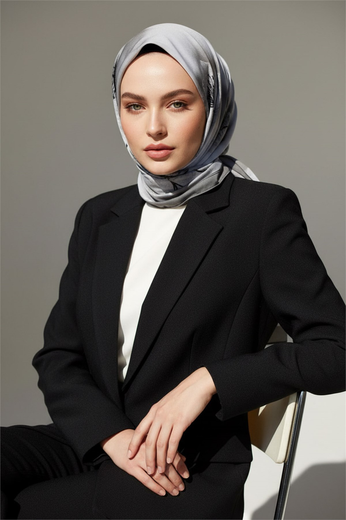 KREP FIRÇA DOKULU ÇİZGİ ÇİÇEK DESENLİ GRİ RENKLİ 75X195 KIRIŞMAZ ŞAL