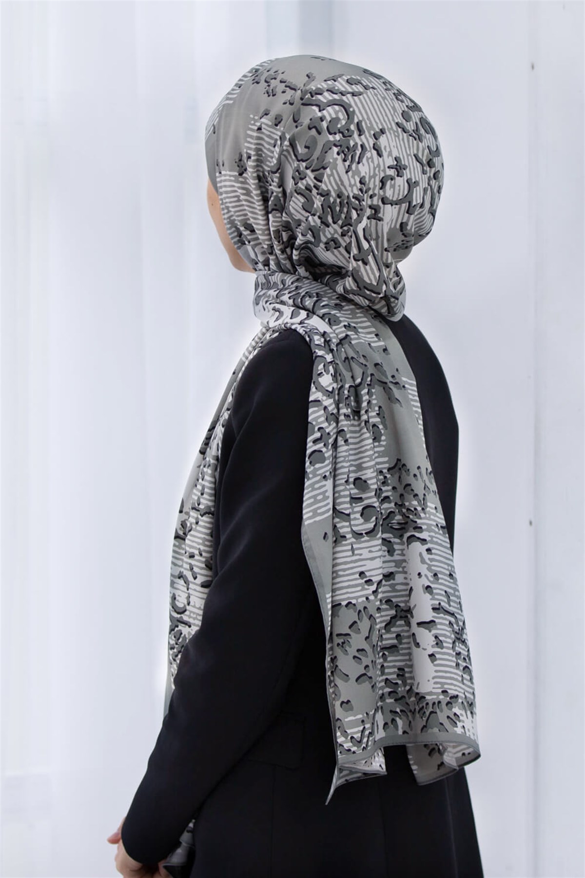 KREP ESKİTME DESENLİ GÜMÜŞ RENKLİ 75X195 KIRIŞMAZ ŞAL