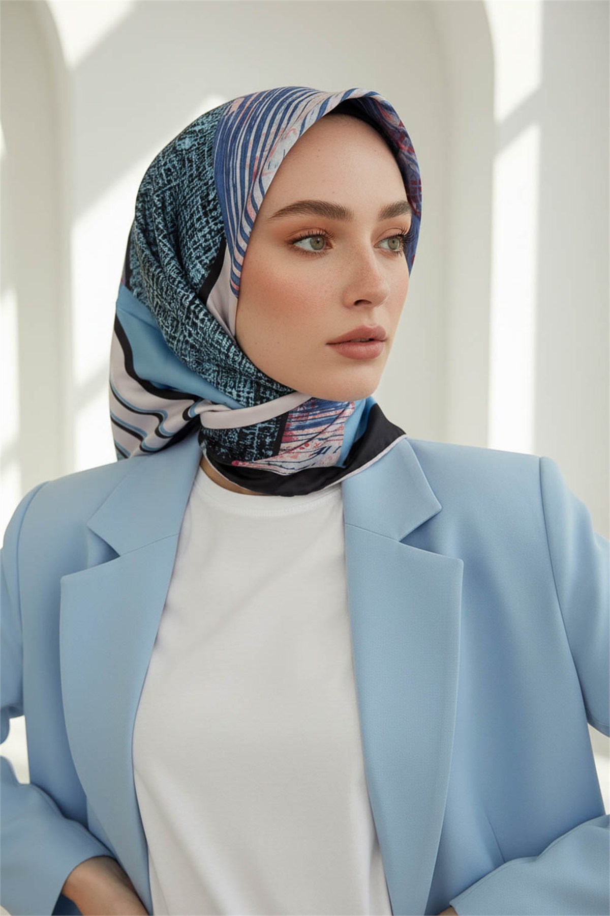Twill Dalgalı Geometrik Desenli Petrol Mavisi Renkli 90x90 Eşarp (İpek İçermez) Kenar Dikiş Şekli El Dikişli