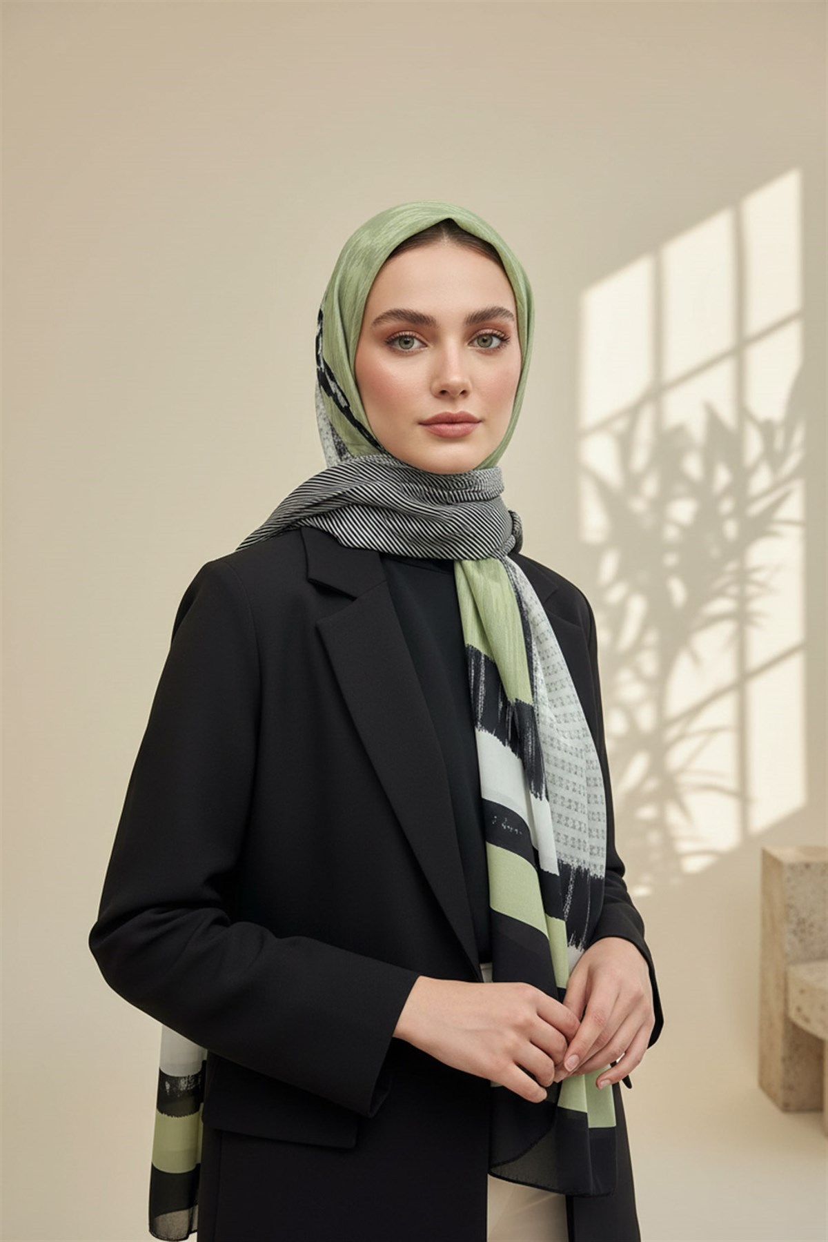 %100 Saf İpek Şal İnce Saten Vual Dokuma Patchwork Desenli Siyah - Fıstık Yeşili Renkli 90x210 Şal