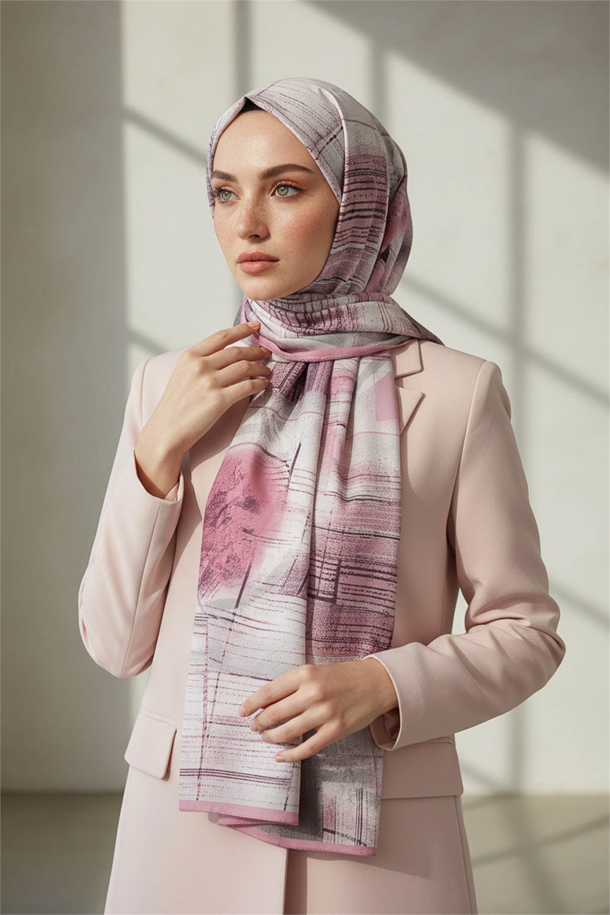 KREP GEOMETRİK DESENLİ PUDRA RENKLİ 75X195 KIRIŞMAZ ŞAL