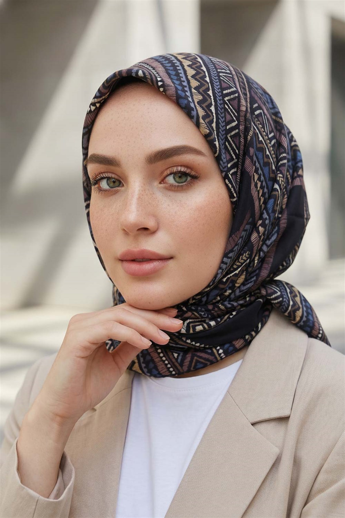 %100 Twill İpek Etnik Desenli Gül Kurusu - Siyah Renkli 90x90 Eşarp Dikim Şekli : El Dikişi